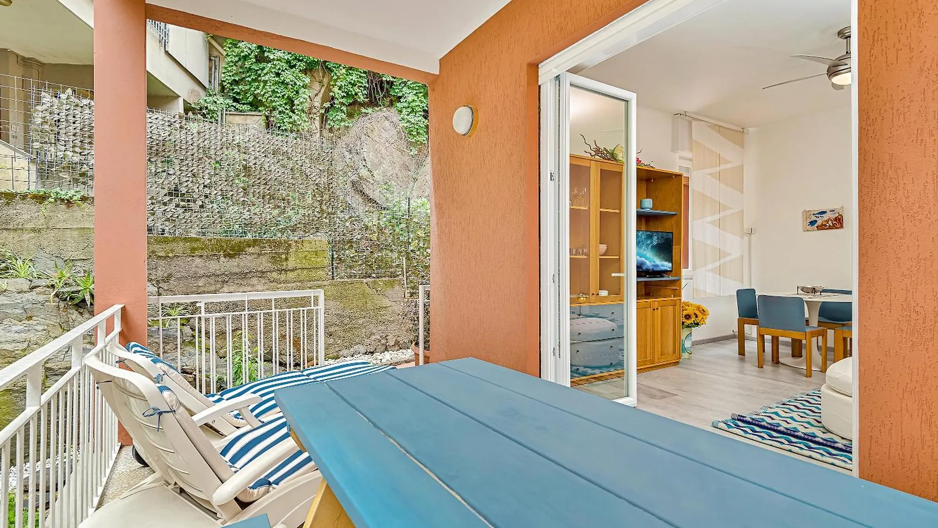 Cosy Corner Apartment With Terrace Monterosso al Mare Italy