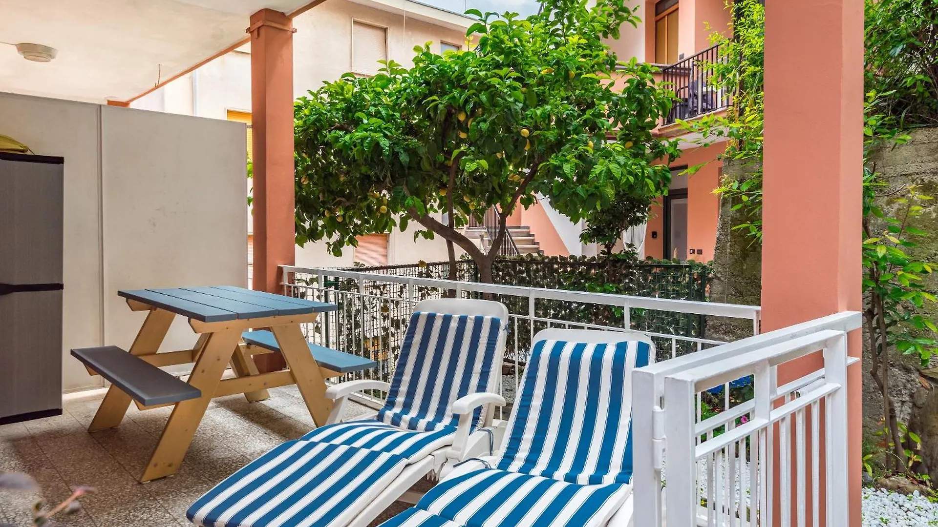 Cosy Corner Apartment With Terrace Monterosso al Mare